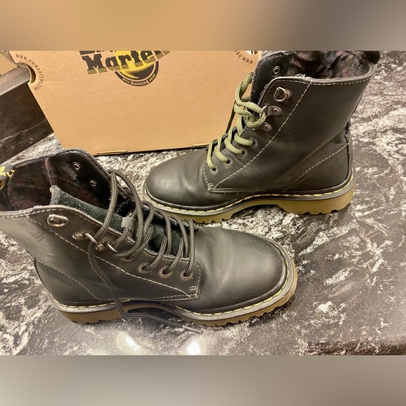 Dr. Martens Luana 7 Eyelet Lace Up Black Boots Women’s Size 6 UK 4 Leather - Picture 2 of 16